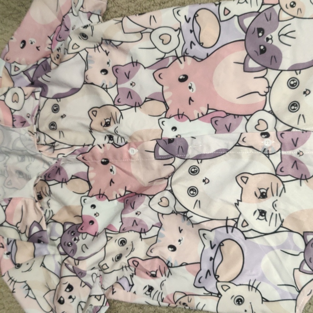 Super cute girls cat design button up top